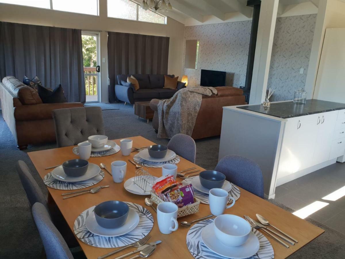 B, D & D Bed And Breakfast Таупо Екстериор снимка