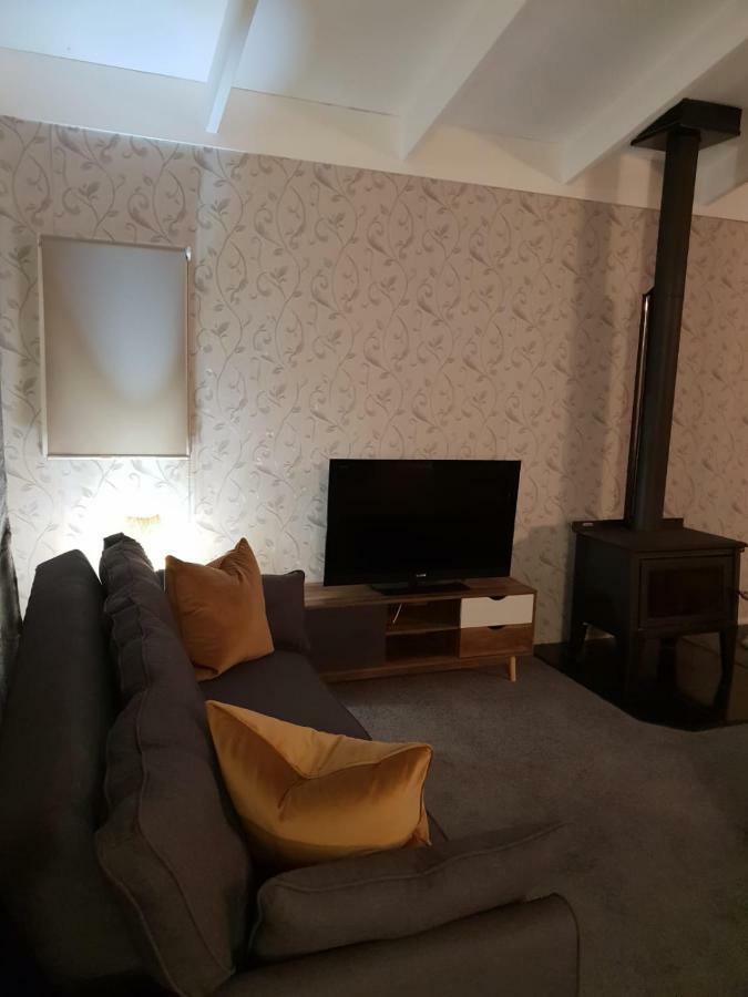 B, D & D Bed And Breakfast Таупо Екстериор снимка