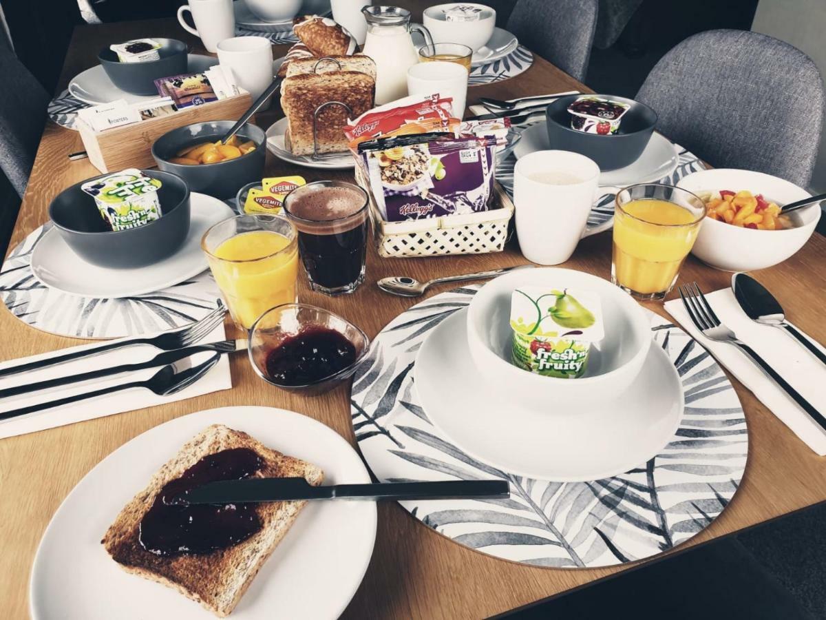 B, D & D Bed And Breakfast Таупо Екстериор снимка